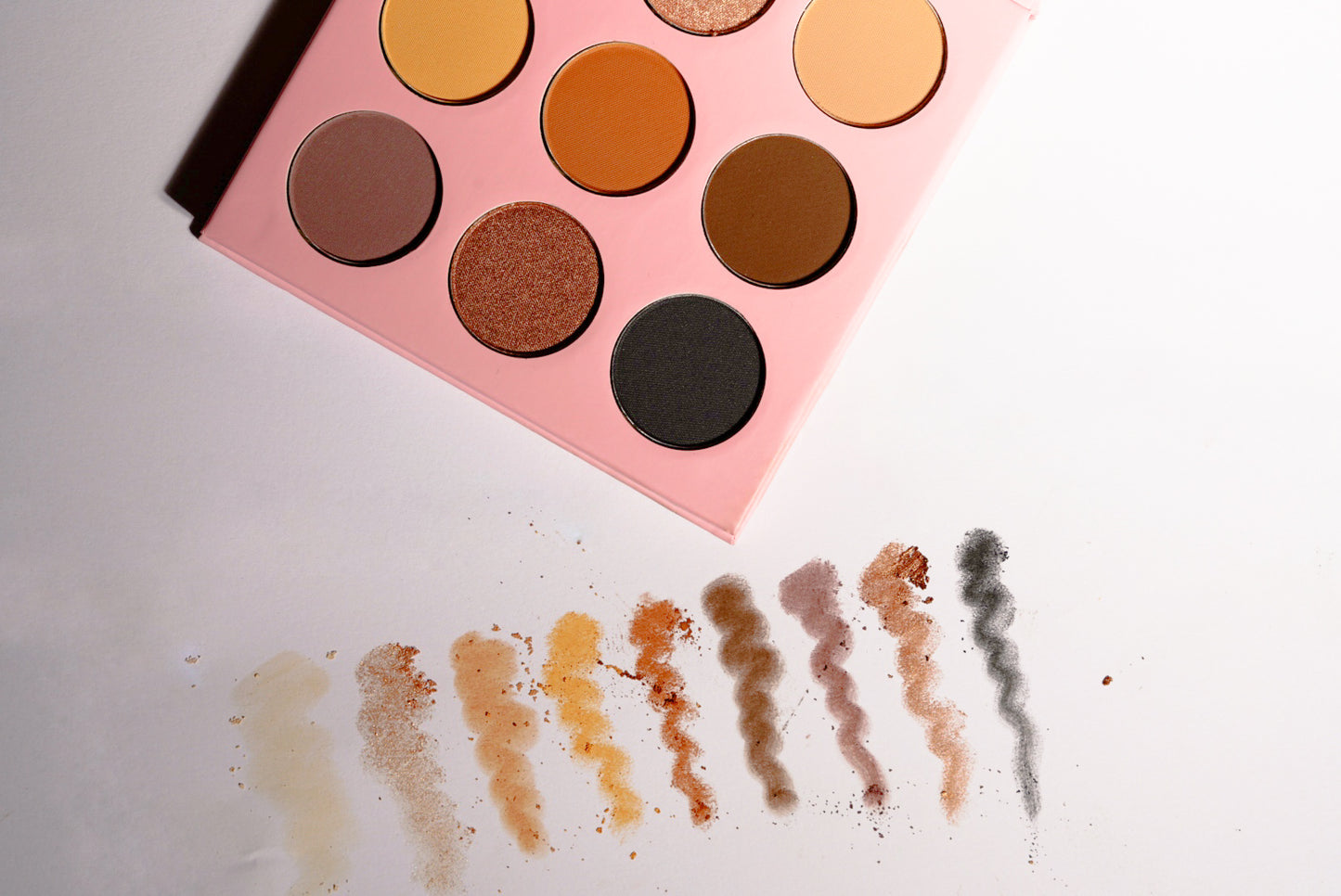 Eyeshadow palette “nudes”